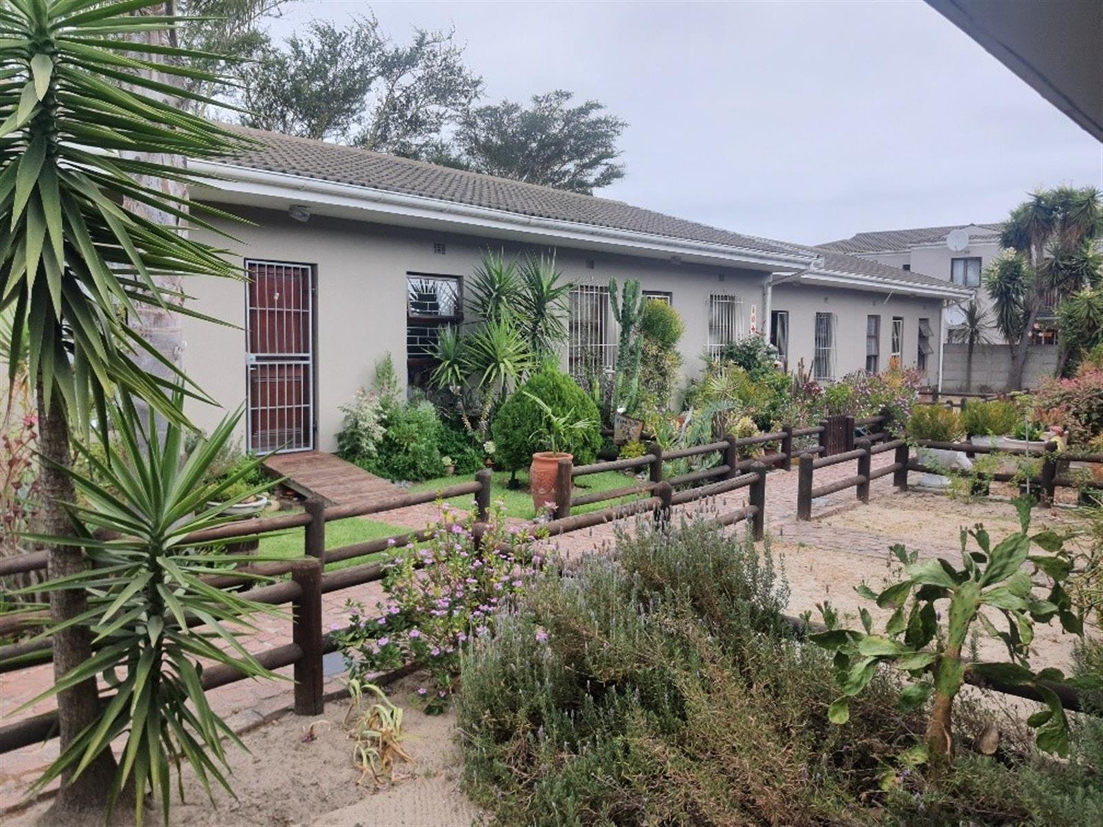 Townhouse for sale in St Dumas, Kuils River Townhouse for sale in St Dumas, Kuils River